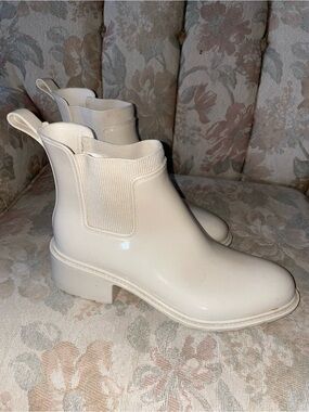 Cream Chelsea Rain Boots - Women's Ankle Boot